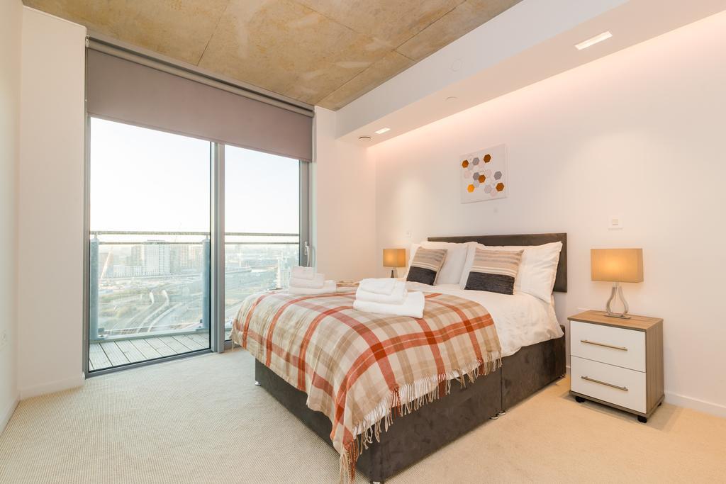 Royal Style Apartment - 5 Mins Walk To Excel London Exterior photo